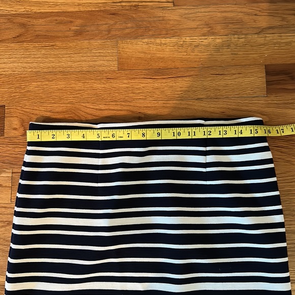 Stretchy Loft Pencil Skirt - Picture 6 of 6